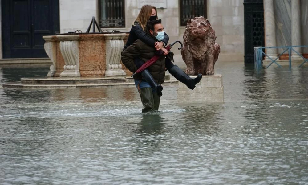 Βενετία: Πρωτοφανείς πλημμύρες στην πλατεία του Αγίου Μάρκου